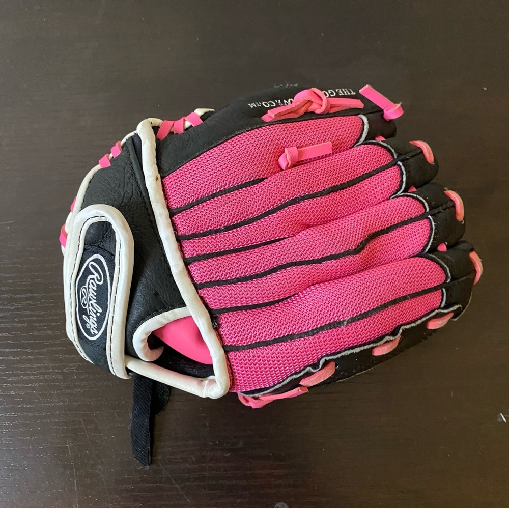 Rawlings baseball leather glove/ black/ pink girl size 10’ inches‼️